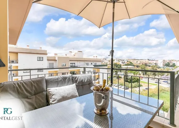 Luxury Penthouse Near Center #1933 * 拉哥斯