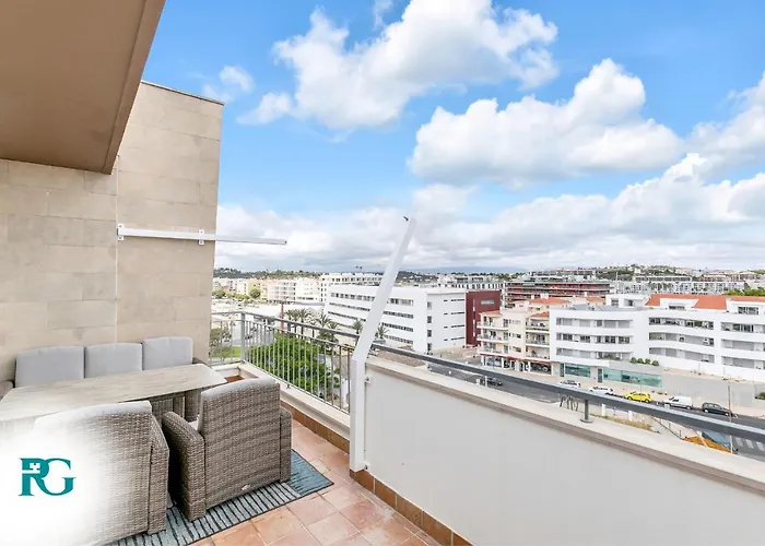 Luxury Penthouse Near Center #1933